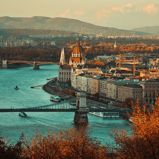 AWorldTours's tweet photo. Budapest,
Hungary
~
Photo Keszthelyi Timi
~
🌎🌍🌏
~
#budapest #hungary #europe #river #bridge #amazingworld #amazingworldtours #exploretheworl #travel #beautifuldestinations #traveltheworld #worldtraveler https://t.co/3xW66AKCxZ https://t.co/RANhQDMO0j