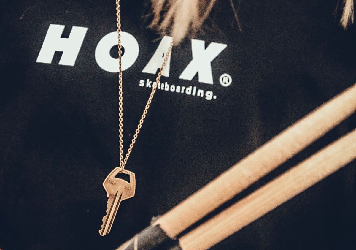 GermeinSisters's tweet photo. ♫ Was so rad teeing up with our pals at @hoax1994 for a special on the road backstage session last night at @jessglynne 🦋🎶 Thanks so much for hanging with us! We had such a fun day 😛 Keep an eye out for our 🎥 and a fun little game of #truthorhoax !! 😝
🛹🛹🛹 #hoaxsessions https://t.co/PAtENxwZEO