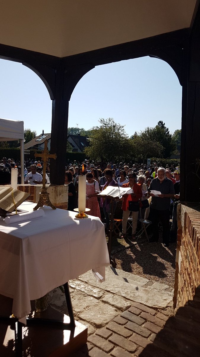 EgliseCathoEure's tweet photo. PélerinageBienheureuxPereLaval19 #Pinterville " Remettre l'homme debout " @EgliseCathoEure avec @Eveque27 Ouvrir la porte de son coeur pour accueillir le Seigneur https://t.co/zYOnw3ZFLt