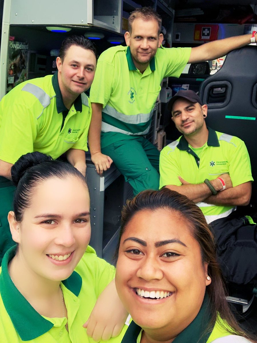 DierenAmsterdam's tweet photo. #veiligheidsmarkt #dappermarkt #dapperstraat #brandweer #politie #ambulance #dieren onze kanjers zijn er ook #vrijwilligers Leila Floriaan Menno Sharella en Greg! Voor de kleintjes.. diploma “junior hulpassistent Dierenambulance” Donateur worden? Al voor € 3,= per maand https://t.co/oPs9jIiWZm