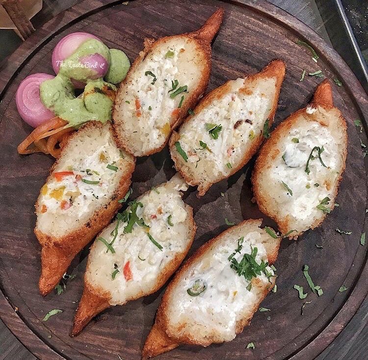 IndusFlavour's tweet photo. Creamy and tangy on the inside, crunchy on the inside and dil se Hindustani, that's how you describe the mouthwatering Dahi Ke Sholay from Indus Flavour, because the taste will make you long for more 😁🤤

Available on both dining and delivery. https://t.co/eTKndmUNT8