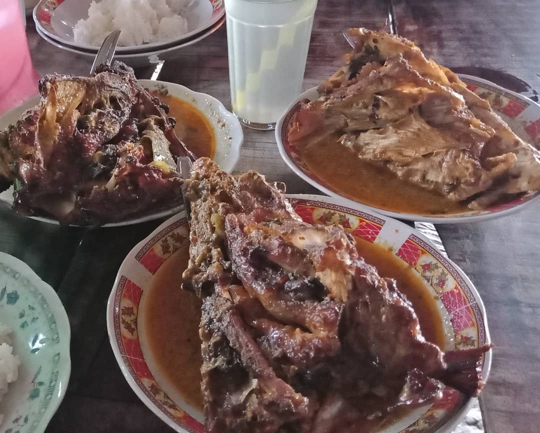 gresikNEWS's tweet image. Namanya Lodeh Kepala Manyung di Depot Wisata Kuliner Desa Kertosono, Sidayu. Pake Google Maps pasti ketemu.
Menu spesialnya beragam, tp yg paling favorit adalah #lodeh #kepalamanyung. berkualitas.
1 porsi Rp.40.000
Buka jam 8:00 -17:00
#kulinergresik
#kepalamanyung
#jelajahgresik