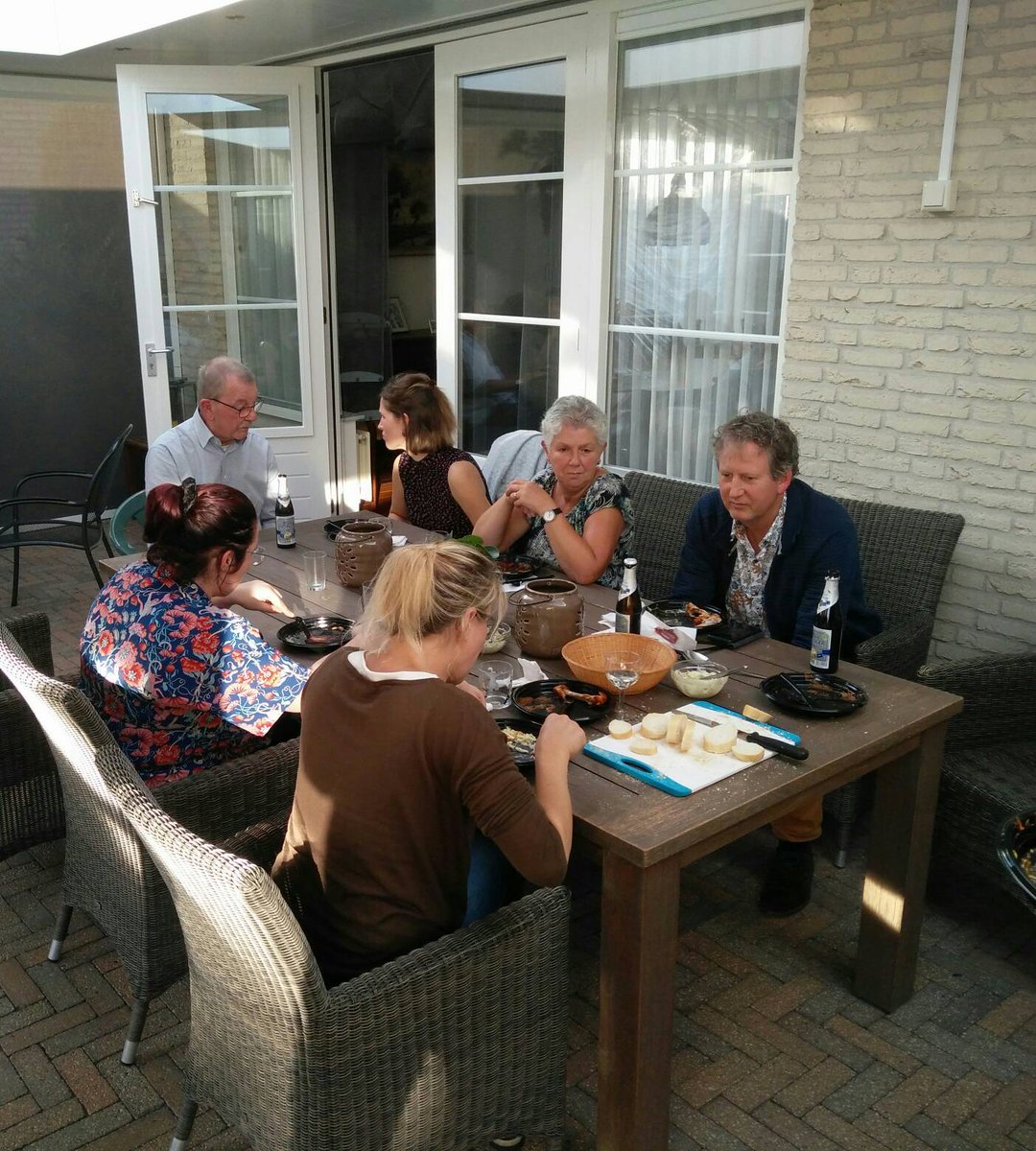 OrkestOrventus's tweet photo. Gisteren de hele dag hard gerepeteerd en daarna gezellig gebarbecued in de tuin van familie Nefs. https://t.co/Dv8L6P588I