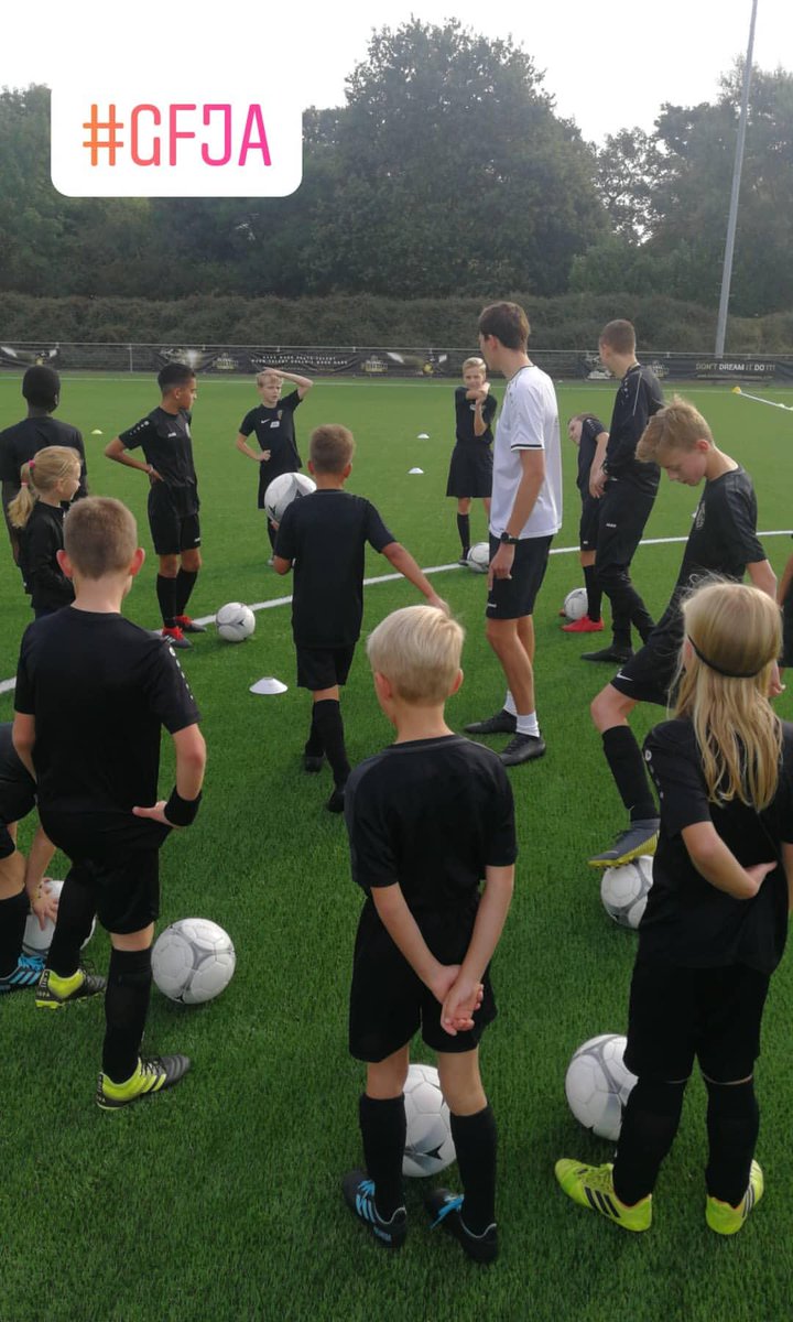 gfajunior's tweet photo. De Moves & Skills Trainingen zijn vandaag van start gegaan bij vv Diepenveen. Wederom een enthousiaste groep getalenteerde spelers! #voetbal #trainalseenprof #fun #ontwikkeling https://t.co/FUk0Sqrdn2