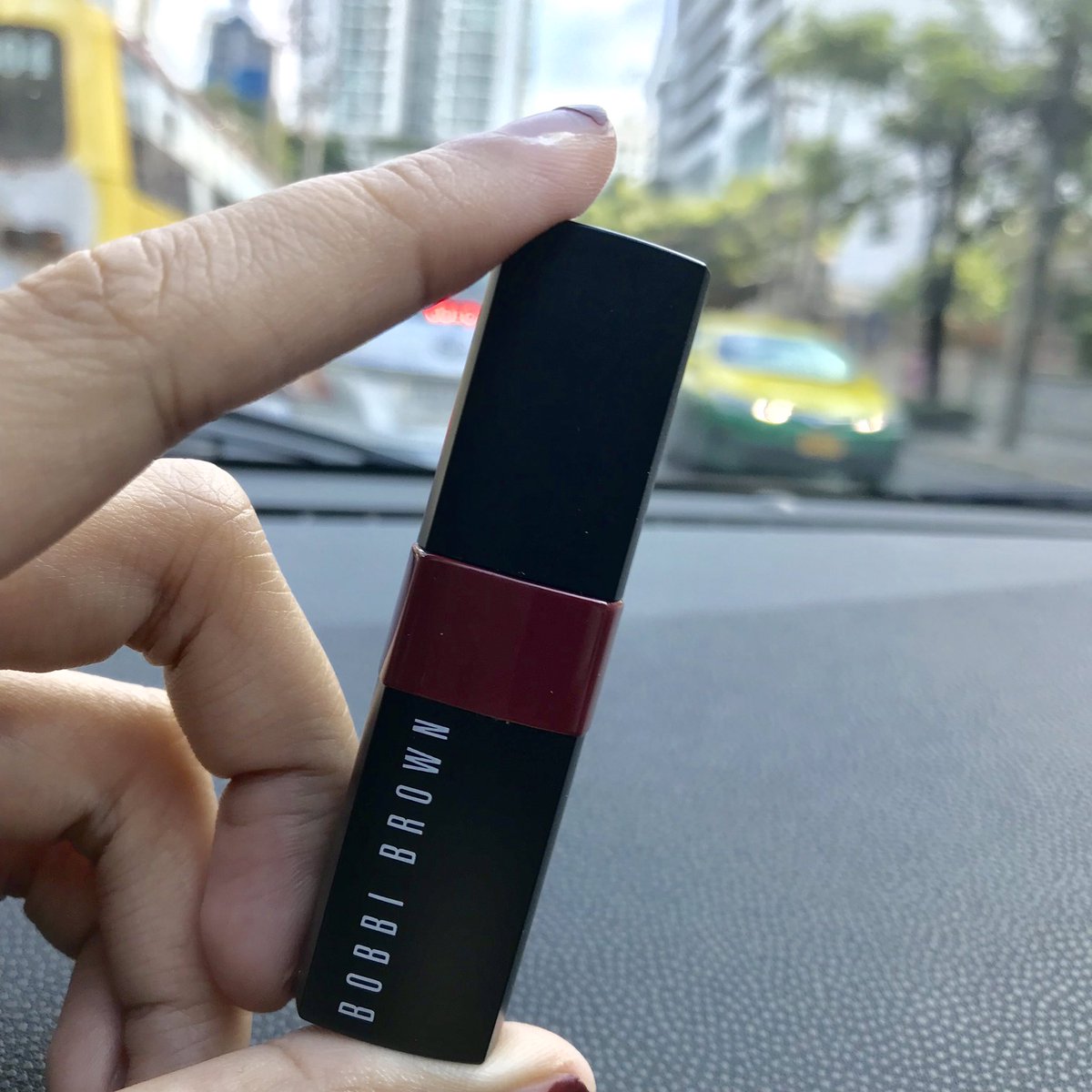vvreview1's tweet photo. Bobbi brown สี Ruby มันสวยมาก สีแดงฉ่ำมาก คิดไรไม่ออกก็หยิบสีนี้มาทา จบ สวยเลย 🤩 must have item สุดๆ #ไว้รีวิวห้ามขายของโว้ยยย #ของดีต้องบอกต่อ #ใช้จริงรีวิวจริง https://t.co/OIEAlfFBQ1