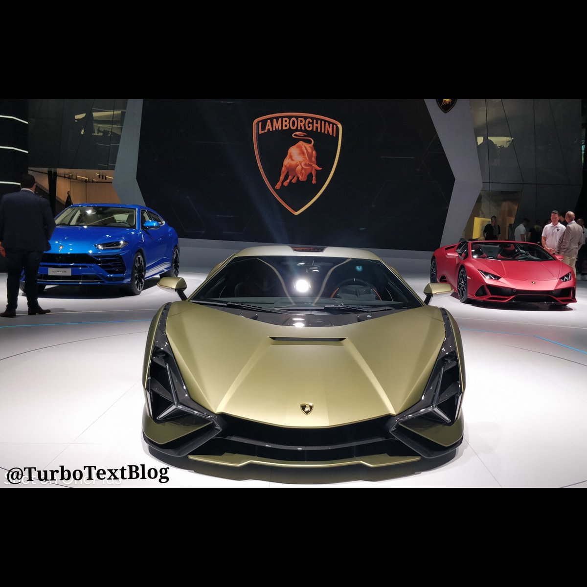 TurboTextBlog's tweet photo. Lamborghini at #iaa
It is when you see brands like #lamborghini introducing hybrids that you realize the EVs are coming. Sian is powered by 6.5 L V12 and 48V mild hybrid system that adds 34 hp and combined 808 hp.
Huracan evo Spyder and Urus.
#iaamesse #frankfurtautoshow https://t.co/LIfbuxB3Je