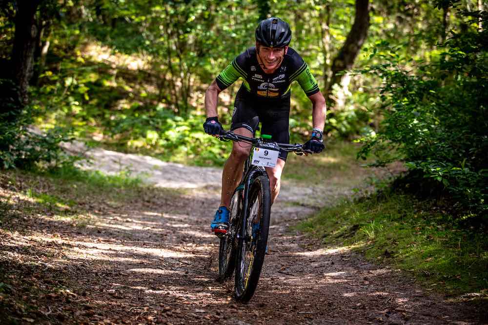 3athlon_BE's tweet image. Geert Lauryssen sluit Xterra seizoen af met 2de plaats in Ameland, pech voor Luxem @XTERRAplanet @xterraeurope @YerayLuxem @geertlauryssen @kriscoddens @Timvdaele @JorikvE 3athlon.be/2019/09/15/gee…