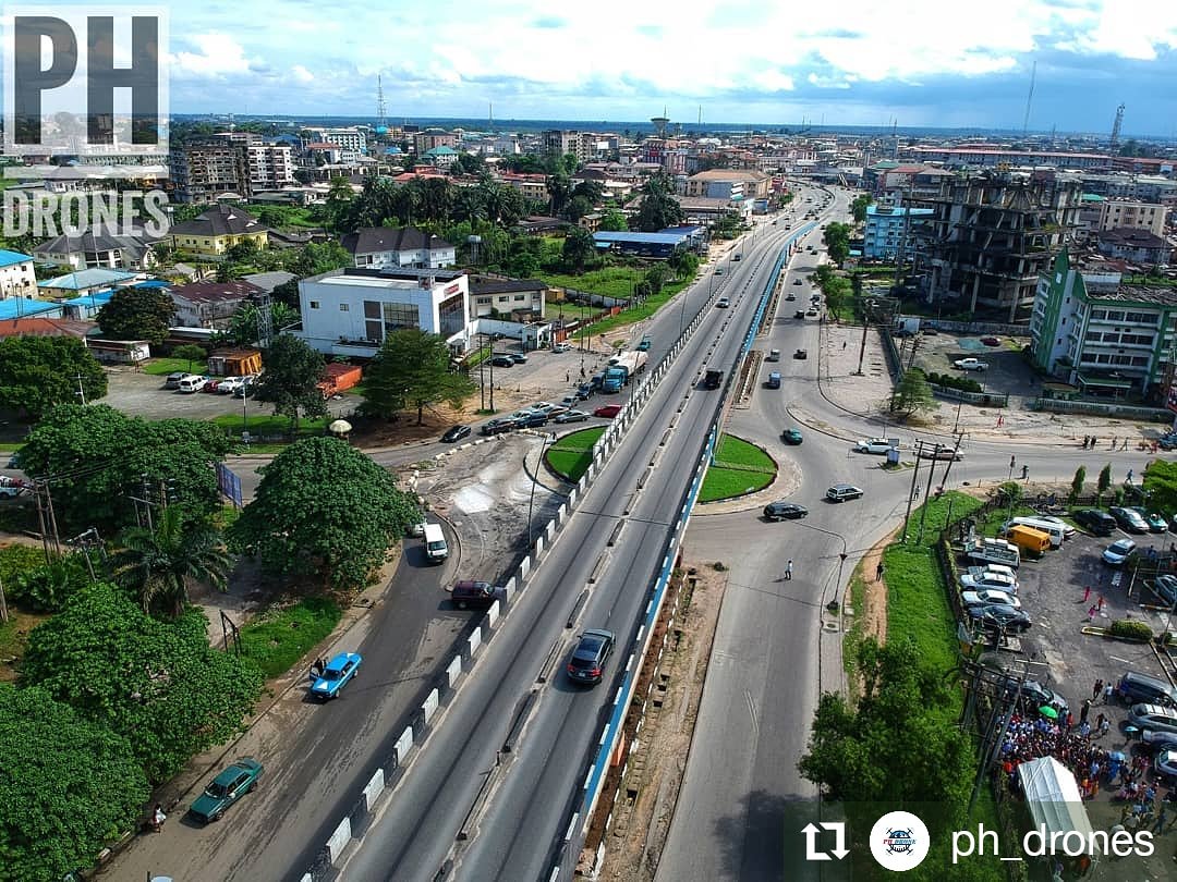 ph_drones's tweet photo. #Repost @ph_drones
• • • • • •
Dont give up rather get up.
.
.
.
#AerialView #AerialPhotography #djisparkdrone #events #bellanaijaweddings #EventCoverage #Events #naijaevents #naijaweddings #PHDrones #PHCity #doplife #DjiGlobal #Djispark #DJI #StreetPhoto #DroneShot https://t.co/uwxh2ZZVu0