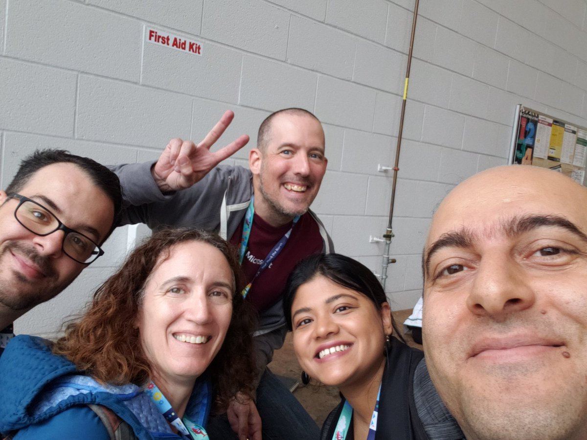 ehsaneskandarim's tweet image. And Judging time with @piyali_vancity
@MaximRouiller
@GeekTrainer
@HockeyGeekGirl
 &amp;amp; @nthonyChu
@HackTheNorth
@microsoftcanada 
#YourHacktheNorth
#AzureForStudents
@MSFTImagine
#MSFTStudentPartner
#HackForGood
#ImagineCup