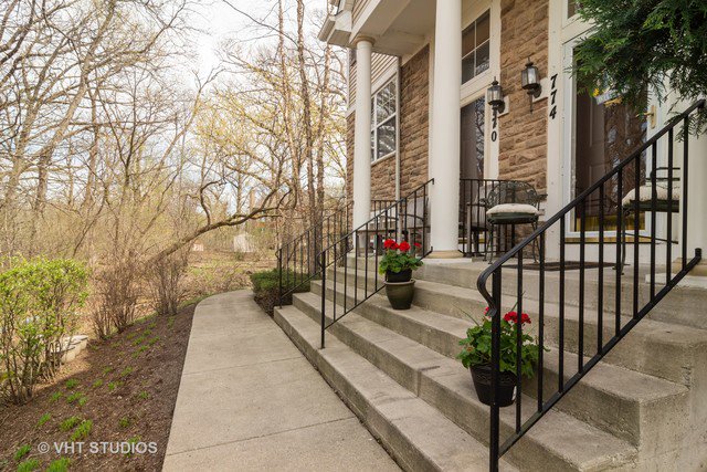 brill_susan's tweet photo. I am looking for a buyer on 774 West Misty Drive #Palatine #IL  #realestate https://t.co/4yTxZkIjb5 https://t.co/uAg4BMILQL