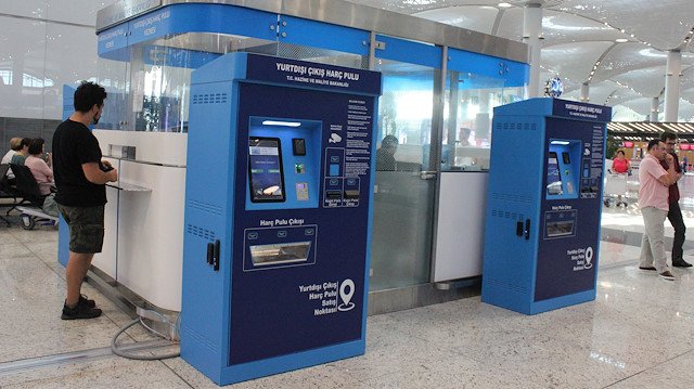 HABERE BAK!
Yolcuların yurt dışına çıkış işlemleri için harç pulu otomatları İstanbul Havalimanı'nda hizmet veriyor. 

Yahu utanç duyacağımız bir şeyin otomatını yapmışlar. Harcı kaldıracaklarına 15'den 50 TL'ye çıkardilar. Bu "hizmetin" ve harcın dünyada benzeri yok!
AYIP!