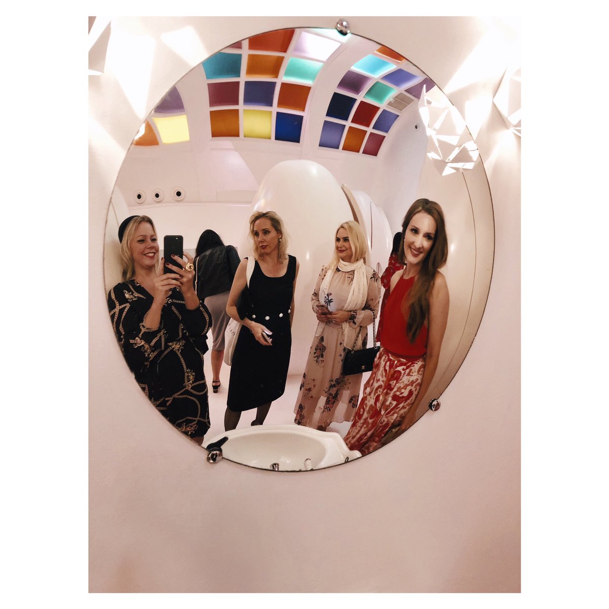 styleLis's tweet photo. Lovely evening at @sketchlondon with @HypoxiSW3 ✨ https://t.co/FIlAN0F7k9