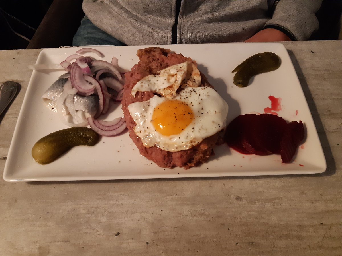 Hotelierde's tweet photo. Noch ein Gastro-Tipp zum nächsten #Tourismuscampus #tcwhv19 : Besucht im #HotLeuchtfeuer das gleichnamige Restaurant in #Horumersiel ! Klasse Ambiente, witzig-kompetentes Bedienungsteam und sauleckeres Essen wie Paella und Labskaus https://t.co/SBJiv1oXD9