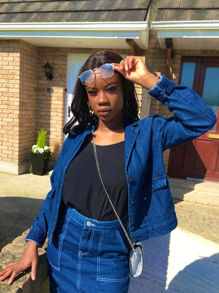 tittyjoons's tweet image. Name a better double denim duo, I'll wait 🤭🤭
#BlackOutBTS