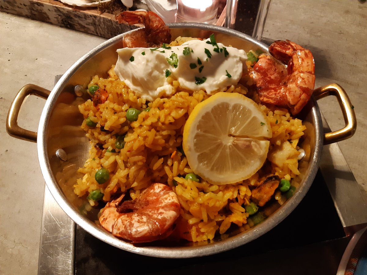 Hotelierde's tweet photo. Noch ein Gastro-Tipp zum nächsten #Tourismuscampus #tcwhv19 : Besucht im #HotLeuchtfeuer das gleichnamige Restaurant in #Horumersiel ! Klasse Ambiente, witzig-kompetentes Bedienungsteam und sauleckeres Essen wie Paella und Labskaus https://t.co/SBJiv1oXD9