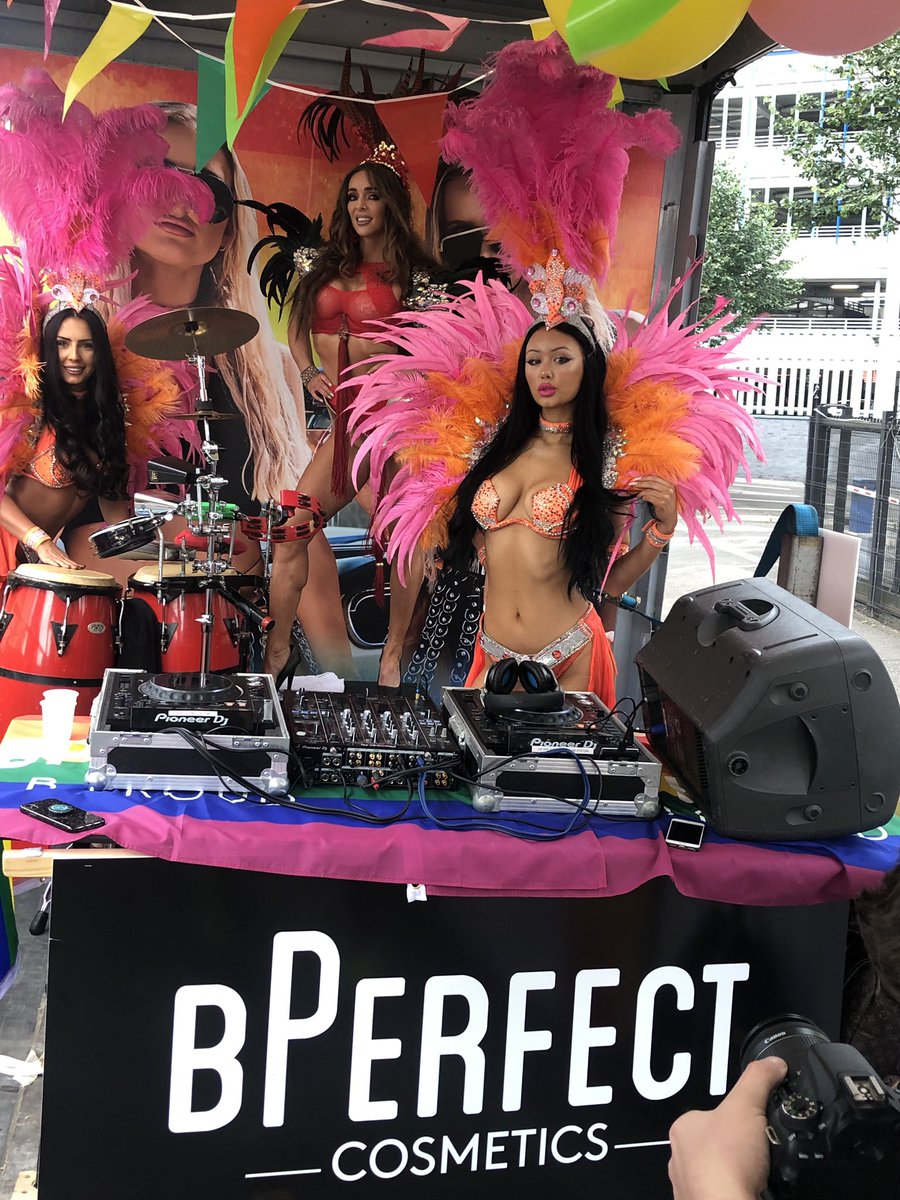 fourhundreduk's tweet photo. TB to Gay Pride for @bperfectcosmetics 🌈 We loved supporting this amazing brand on what was by far the most fun and energetic float! #400 #bperfectcosmetics #bperfect #pride #gaypride #belfast https://t.co/SSgCxkTee6