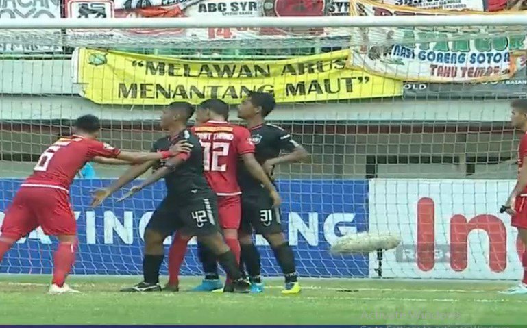 Spanduk! Hadiah dari THE JAKMANIA untuk PERSIJA!