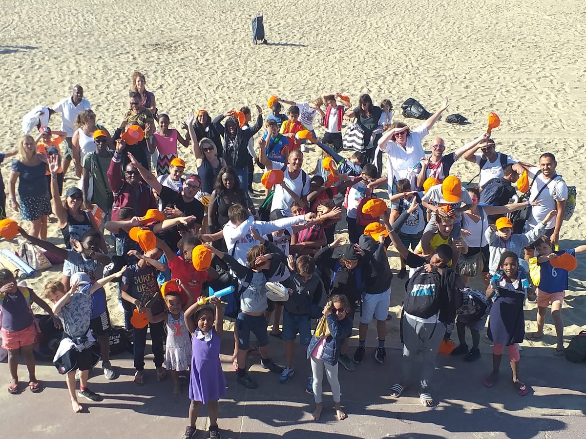 OMontmatre's tweet photo. Très belle journée à la plage avec les enfants du club et du quartier blemont ! Merci à tous, à la clign’cup et au village Clignancourt ! Très bon début de saison 🏖. ⁦@EvelyneDams⁩ https://t.co/u1Uz0bmMG8