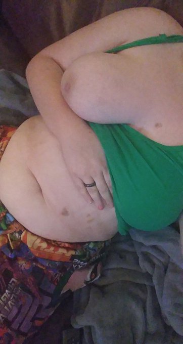 Peep daddy's mark on my tummy and chest https://t.co/9SNRNJacp5