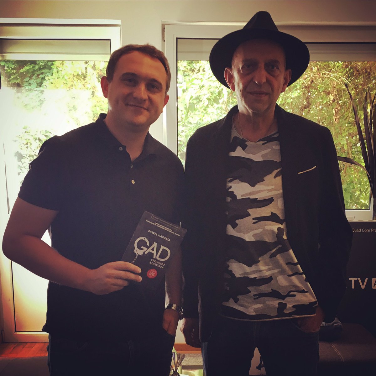 pawel_kapusta's tweet photo. A „Gada” w formie audiobooka przeczyta ten pan, bo inaczej byc nie mogło. Zaszczyt :-) #gad #chabior #symetria Tutaj można nabyć w przedsprzedaży https://t.co/tVgmQrb2wY Serwus! 😊 https://t.co/aLfzquAO2z