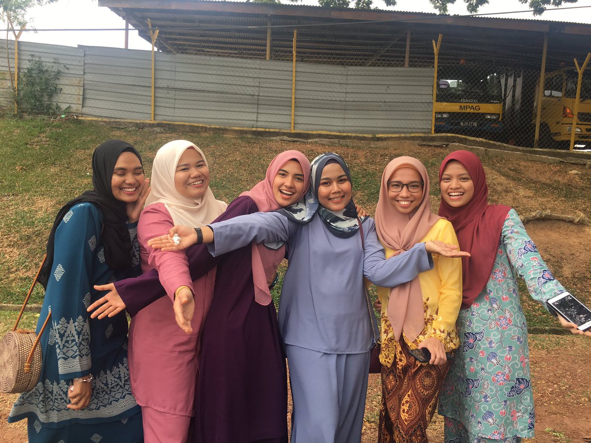 _ainaanaa's tweet photo. Today was amazing ♥️♥️ it’s been forever since we meet 🥰 but not everyone was here 😢 #reunited #APHAN #whereeveryoneelse #bestfriend https://t.co/BAHsglLHY1