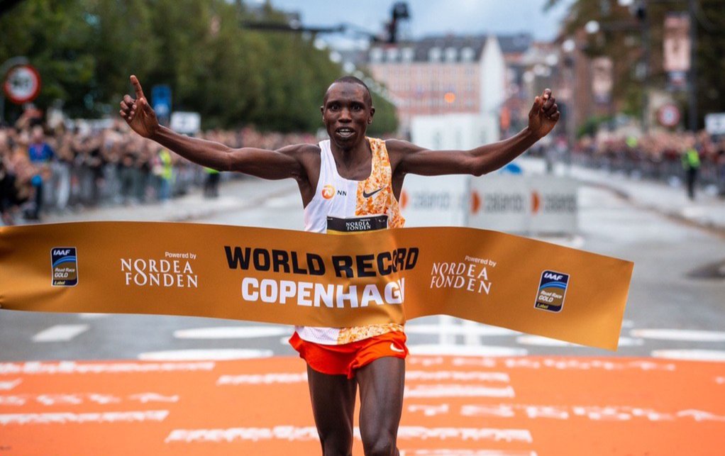 EliudKipchoge's tweet photo. A huge congratulations to @GKamworor! 

So proud to see you run this world record. Great planning, preparations, teammates, coaching and management is equal to record breaking.

#kamworor #worldrecord https://t.co/5yhsKFAE3r