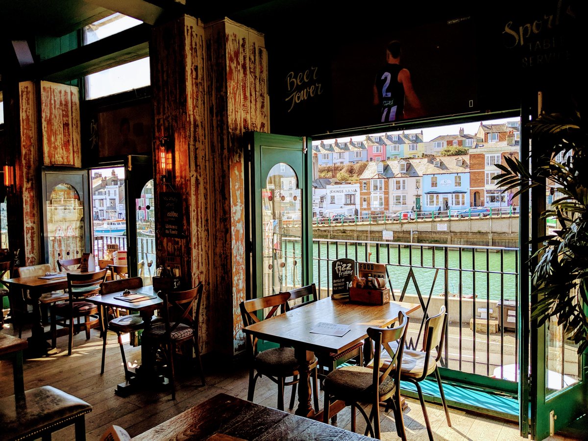 A great view goes so nicely with great coffee! Luckily we offer both. 😊

Sit, sip and relax @ Rendezvous Weymouth