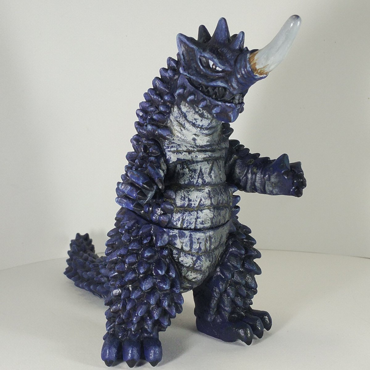 吸血怪獣ギマイラのソフビをリペイントしました。見た目に反して、手下 