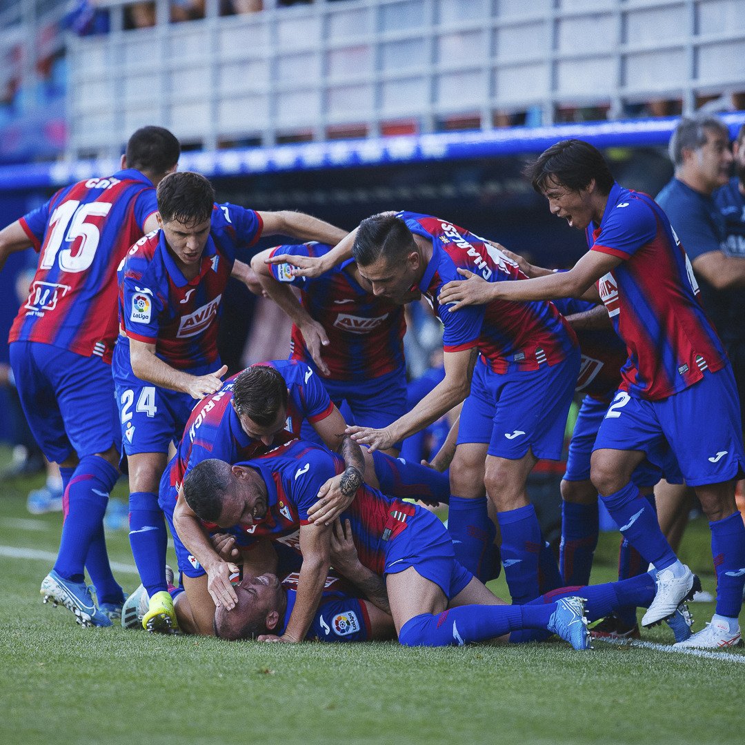 Los jugadores del Eibar celebran el gol ante el Espanyol en Ipurua (Foto: SDE).