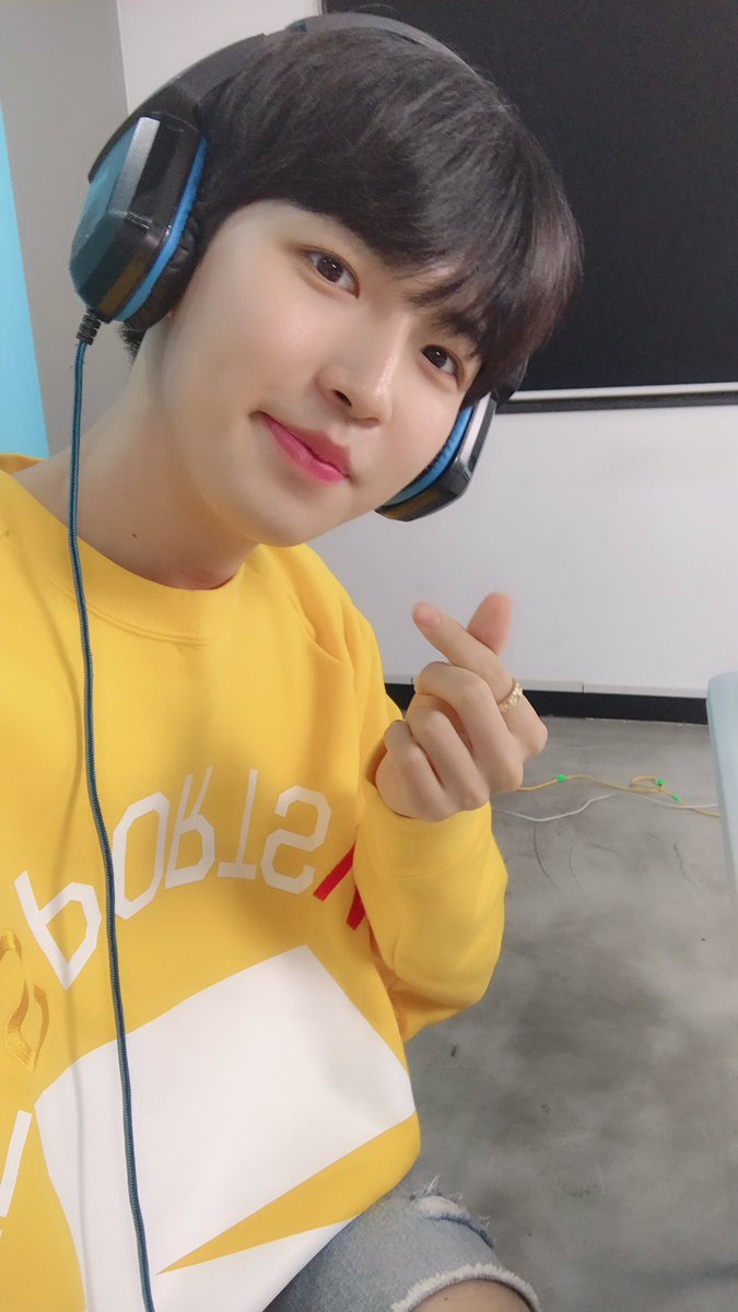 joajoakkk's tweet photo. 4.(워너원/솔로)김재환님
귀여운 얼굴에 반전 목소리ㅠㅠ너무 매력 넘치는 김재환님😭얼굴뿐만 아니라 노래면 노래!!춤이면춤!!랩이면랩!!못하는 게 없는 김재환님 신이 주신 선물이지 않을까요ㅠㅠ https://t.co/d3BGcz0xbl