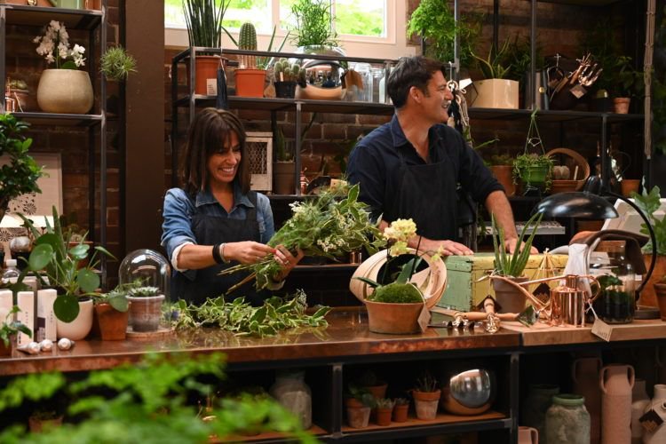 Eastmagazines's tweet image. At a time when the high street is struggling, it’s great to see Woodbridge is thriving. It’s latest addition, New Street Market, has added a new dimension to its shopping offerings, turning an old building into a trendy store. buff.ly/32cyXpR @HOMESPUNcashmr @pascalestore