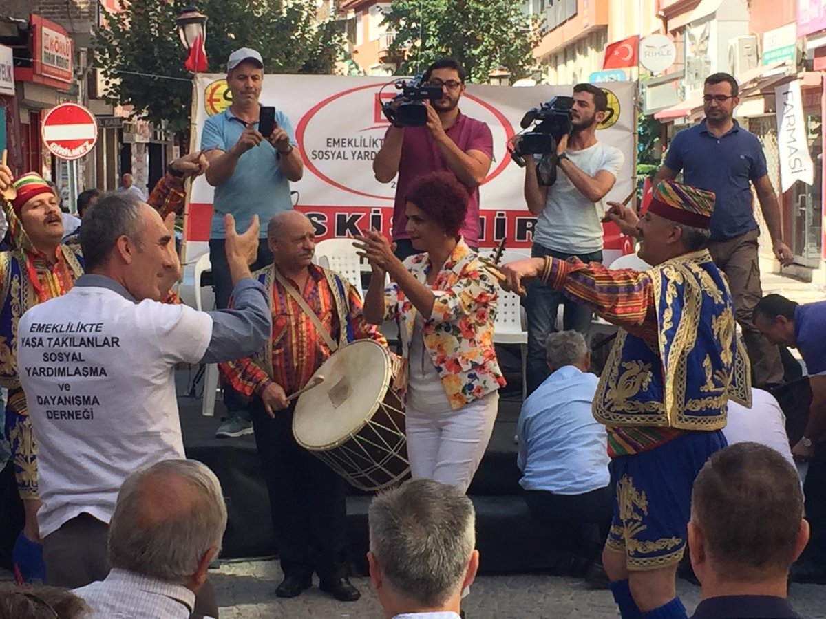 Hep bir adım ileriye, direne direne, iyilikle güzellikle, güle oynaya, yıkmadan dökmeden hakkımızı alacağız. Hayırlı olsun #EytMeşalesiEskişehirde