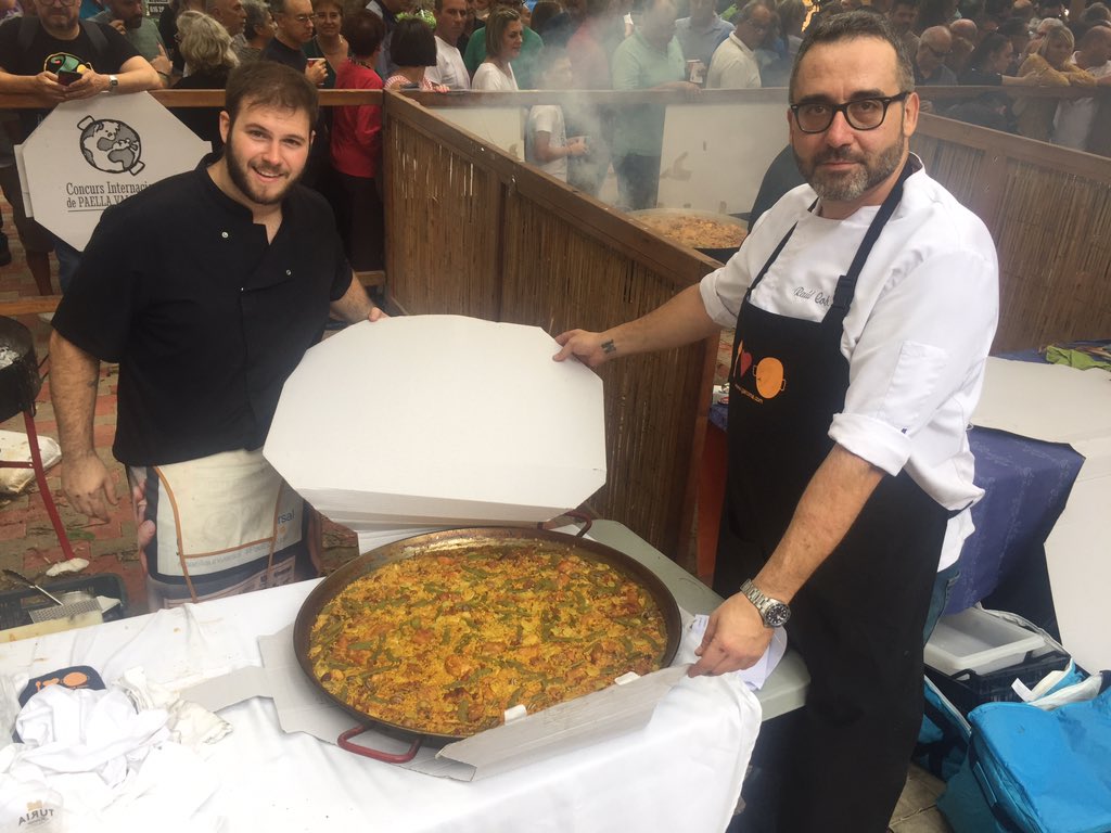 Increíble experiencia y como no podría ser de otra manera, hemos llegado los 🥇 a entregarla, en unas horas conoceremos el veredicto del 59 @ConcursoPaella @wikipaella @RaulCobChef @WorldPaellaDay #paella #WorldPaellaDay