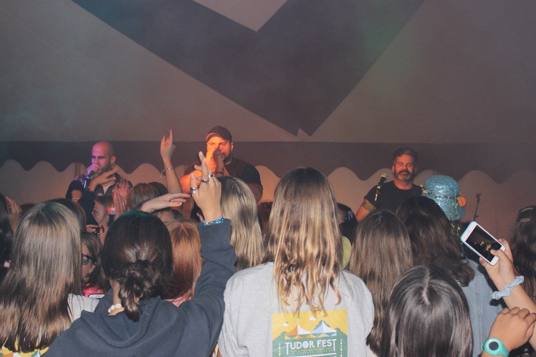 TudorHallSchool's tweet photo. Last night was incredible; acrobats, bubbles, magic, ice cream, pizza, curry, hot chocolate and #LiveMusic. Huge thank you to all our performers you were amazing @thelionels @Dukeofficial Stop the Rain, girls, OTs and staff #TudorFest https://t.co/IgBx9t7SV1