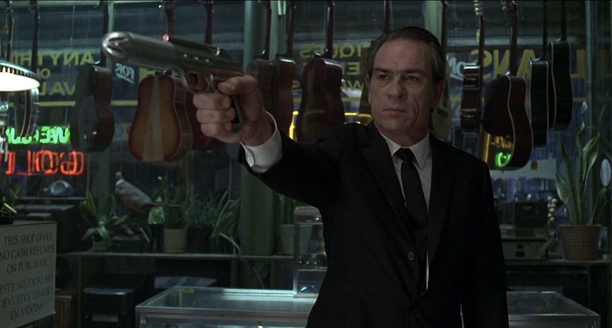 Men in Black (1997)
dir. Barry Sonnenfeld
dp. Donald Peterman

Happy 73rd birthday, Tommy Lee Jones 