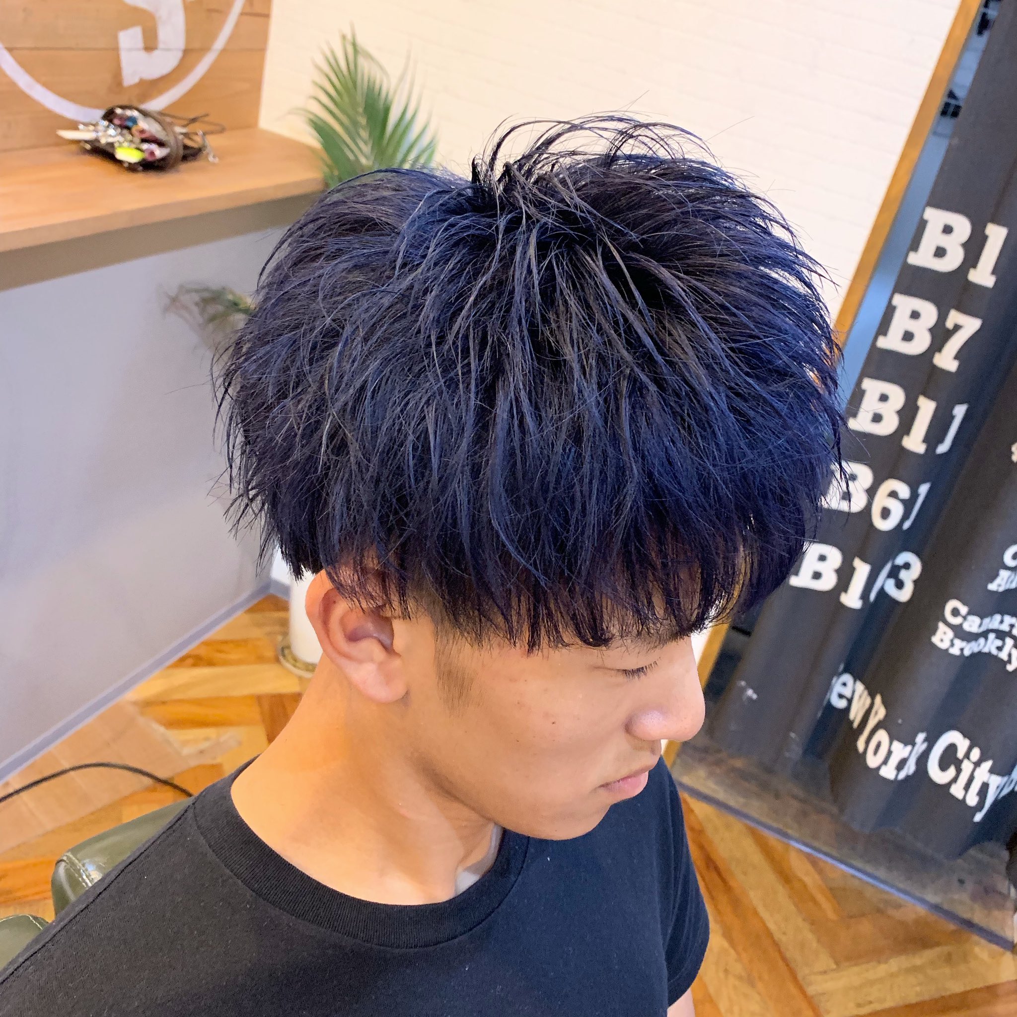 坂田風雅 Roost円町店 店長スタイリスト ブルーブラック ブリーチ1発オンカラーで青み強めに Roost ルースト 京都 美容 メンズスタイル メンズヘアスタイル ハイトーンカラー ツイストパーマ ツーブロック マッシュ メッシュ