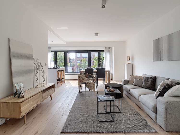 StyleAtHomeBe's tweet photo. Een juiste opstelling is belangrijk, let op loop- en zichtlijnen
👉 Plaats geen meubels in de looplijn, zorg voor een goede doorstroming
👉 Zorg voor een goede verhouding van meubels, niet te veel, niet te weinig
Fotoshoot: https://t.co/qTj9uuWuLG
#homestaging #vastgoedstyling https://t.co/InLG7IxpW3