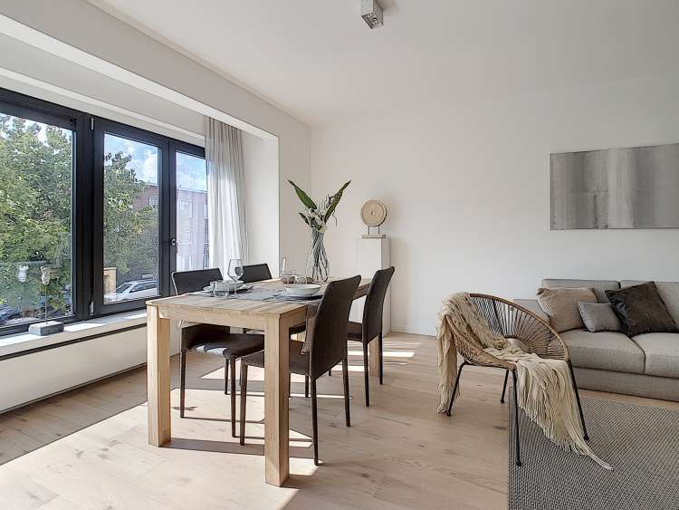 StyleAtHomeBe's tweet photo. Een juiste opstelling is belangrijk, let op loop- en zichtlijnen
👉 Plaats geen meubels in de looplijn, zorg voor een goede doorstroming
👉 Zorg voor een goede verhouding van meubels, niet te veel, niet te weinig
Fotoshoot: https://t.co/qTj9uuWuLG
#homestaging #vastgoedstyling https://t.co/InLG7IxpW3