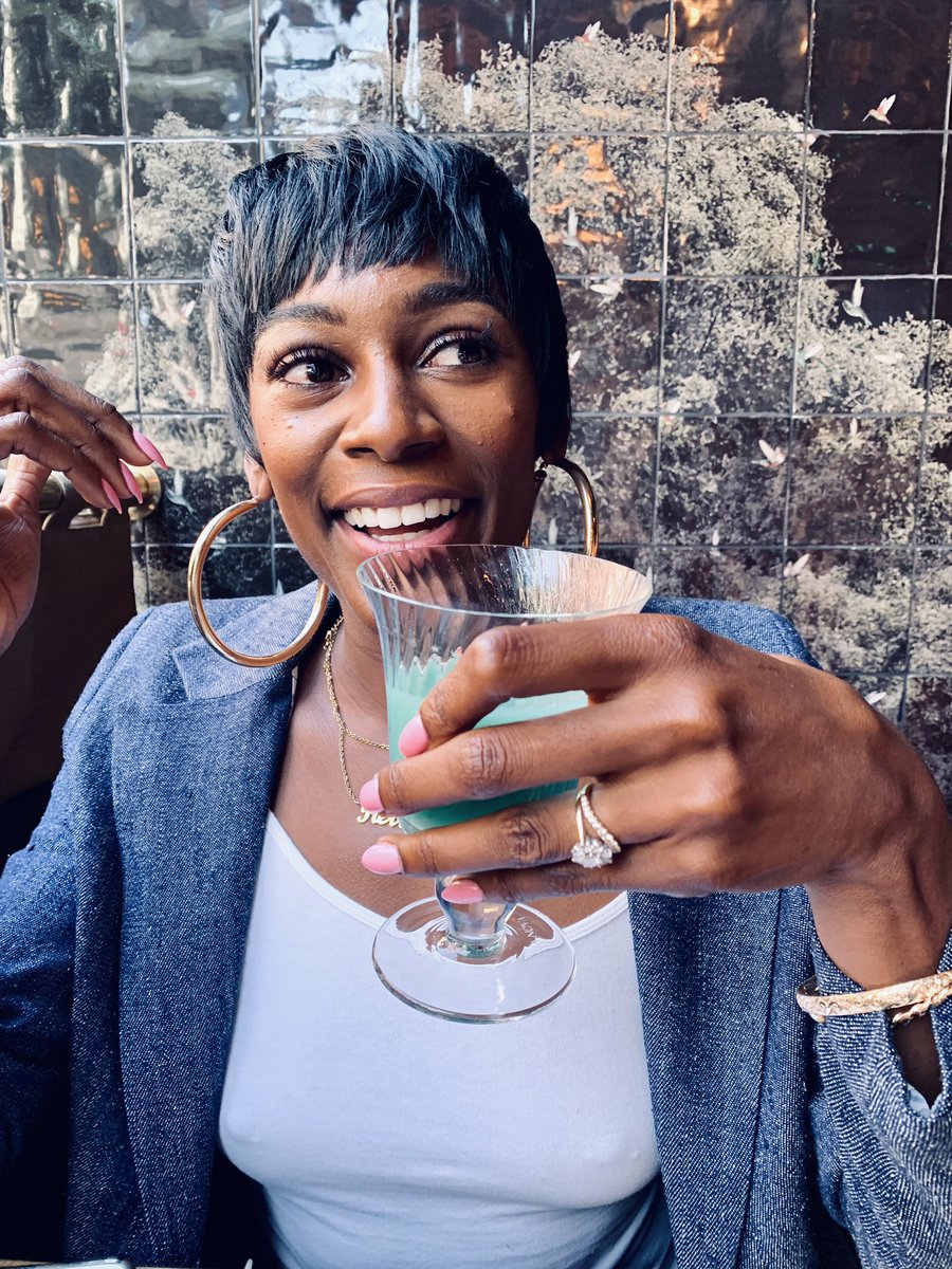 shakesdrayton's tweet photo. So I’m tuned into #bbnaija (this is how Mike knows me well) my husband says ‘I wonder if my Mrs has cut her hair, it’s been so long and she mentioned wanting to cut it’. I’ve actually been in two minds but for now I’m rocking the short wig #TeamMike @aireyys https://t.co/3SpYBTlGGt