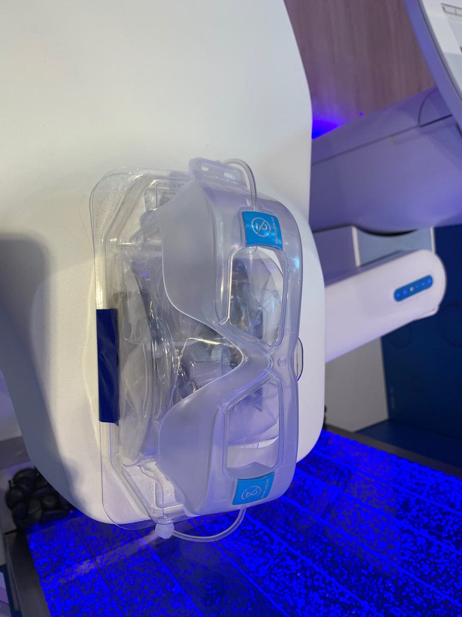 KanellopoulosMD's tweet photo. #ESCRS19 Fantastic innovation: #avedro comfortable oxygen facilitating goggles for boosting #CXL efficacy in #keratoconus and #corneaectasia management with both the KXL I and mosaic devices kudos to the Avedro team https://t.co/pR4ccnHME1
