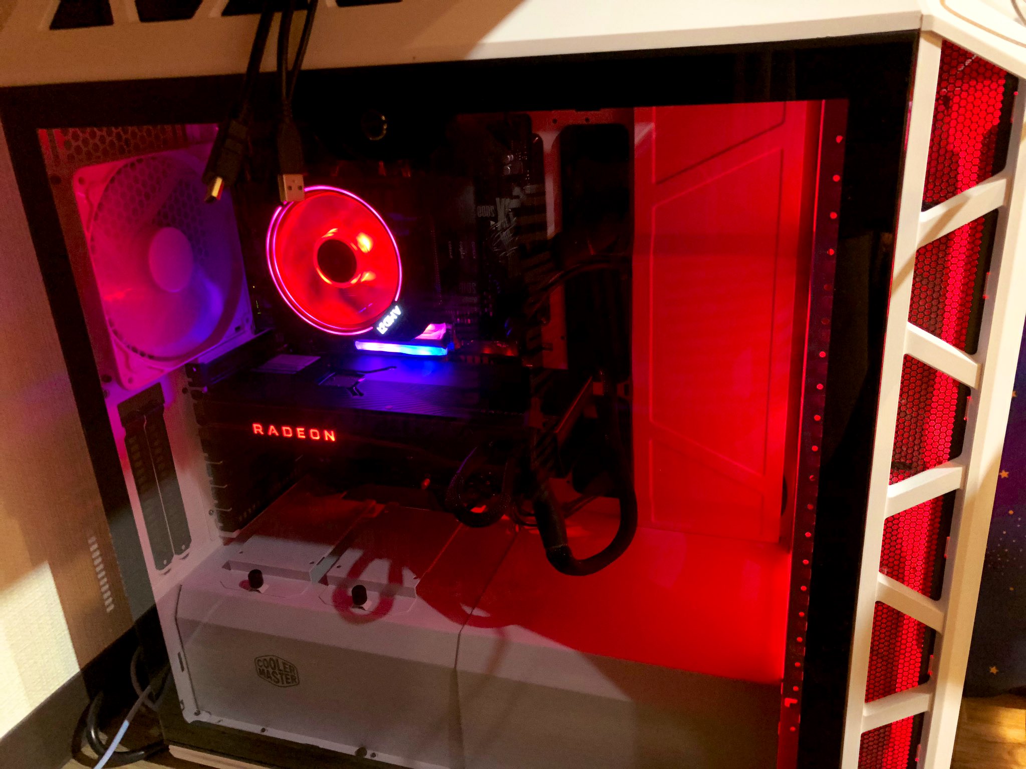 レイ レイヤーなff14勢 4kのウルトラワイドモニターと自作pcが凄イイでっす W ﾊﾞﾊﾞｧﾝ 昨日届いたんどけどめっちゃ広い画面映るしそれはもう綺麗に映ってとっても嬉しいです これでff14もモンハンも楽しめる T
