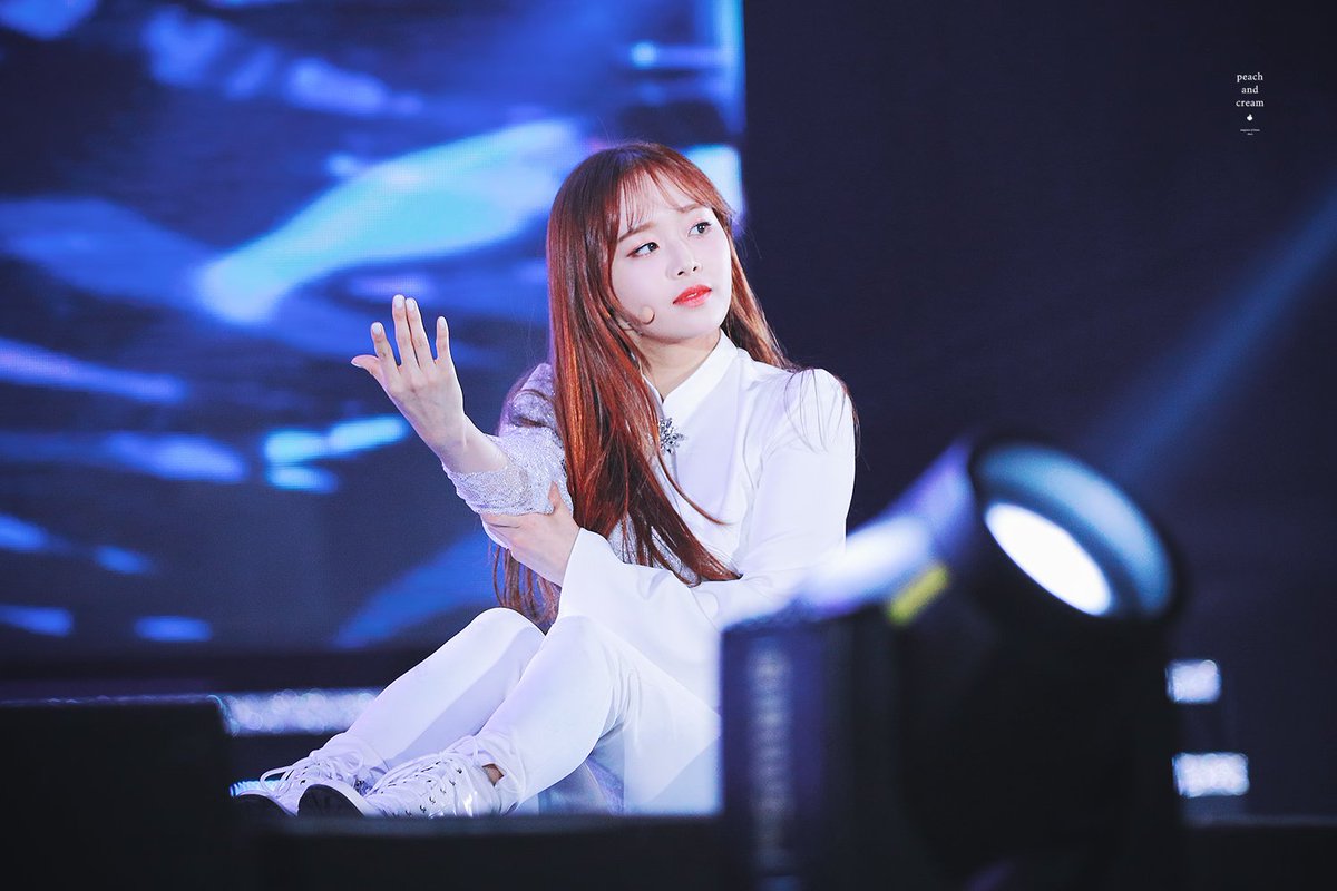 peachcream_chuu's tweet photo. 190822 소리바다어워드 mood #이달의소녀 #LOONA  #츄 #Chuu 
@loonatheworld https://t.co/mC8cQu5r0n