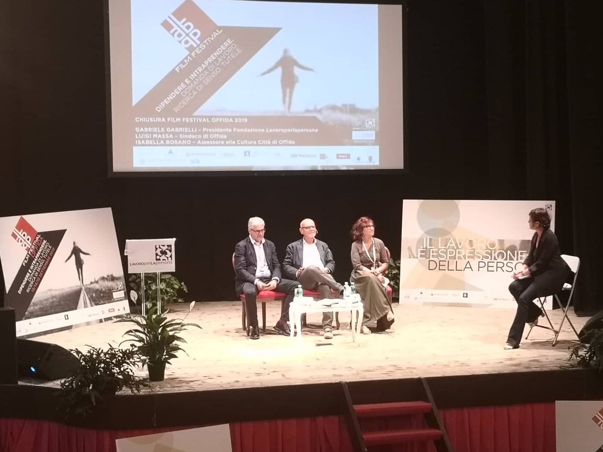 infoellepi's tweet photo. #FFO19 In chiusura del Film Festival, il sindaco Luigi Massa: "Un capitolo del #film si intitolava 'Non ho paura' e il tema di oggi è proprio questo, non avere paura, relazionarsi con il mondo dell'impresa e della cultura. Per questo ci inorgoglisce il lavoro della fondazione" https://t.co/w6h9hqlpY9