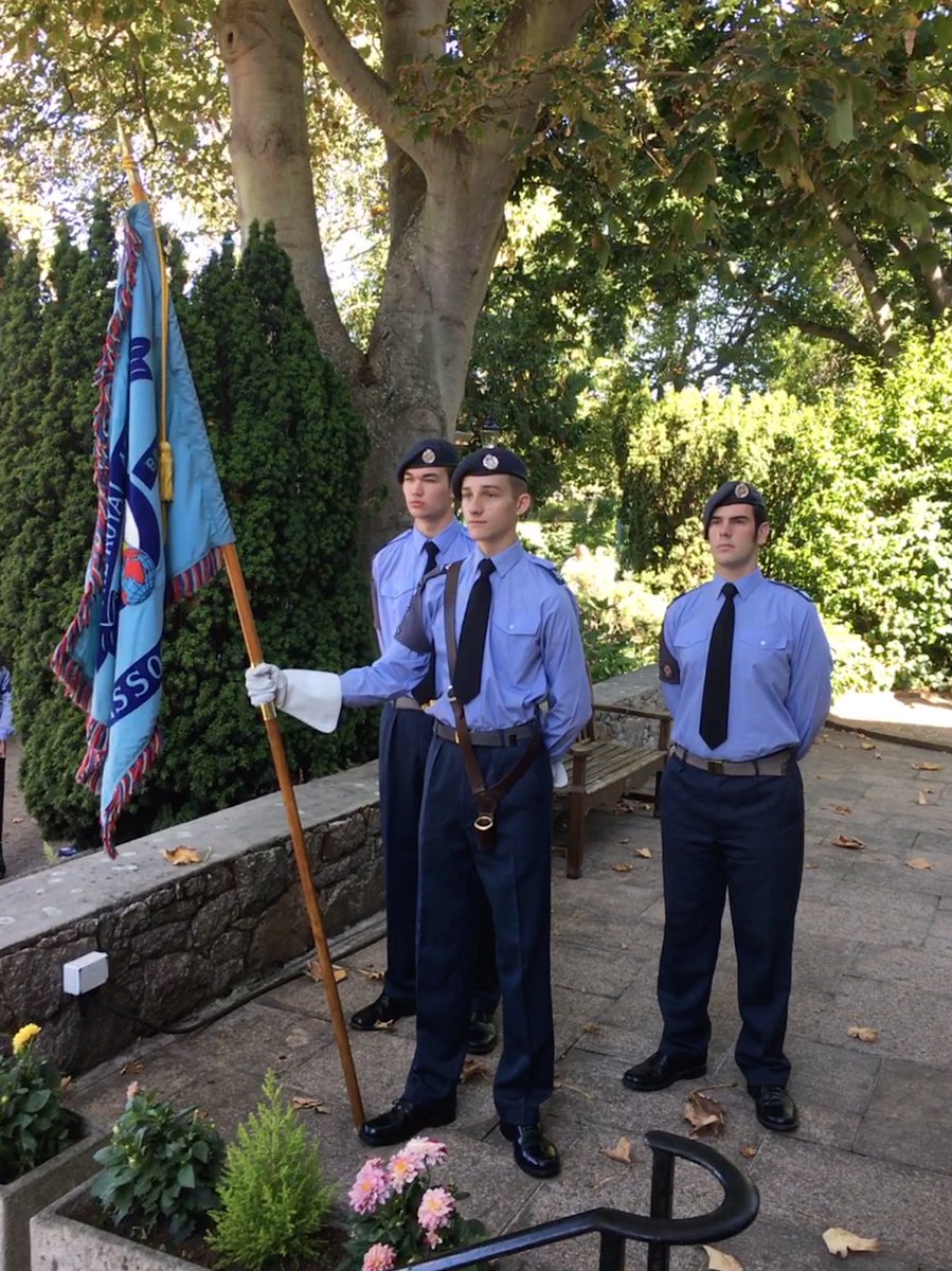 VCJ_CCF_CC's tweet photo. This morning three of our @VictoriaColCCF RAF Section Cadets joined the #Jersey branch of @RAFAssociation and Cadets from @7OverseasATC at the annual Battle of Britain Service @StLukesJersey1 During the service the new branch Standard was dedicated by @frnickbarry https://t.co/q1q6h7QWGK