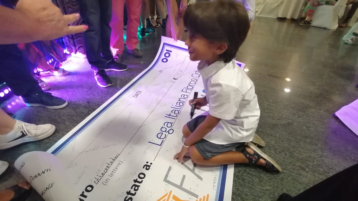 Antonella_1769's tweet photo. Ecco il bene che genera il bene💞 cena di Beneficenza per la FibrosaCisticaAbruzzo,per Riccardo che con la sua forza e il suo sorriso ci unisce🐺un gruppo nato🚍per il Forum di Assago di Ermal l'assenza più presente in mezzo a noi❤con le tue frasi,canzoni,ecco il bene che ci fai https://t.co/eSS0LGiVb0