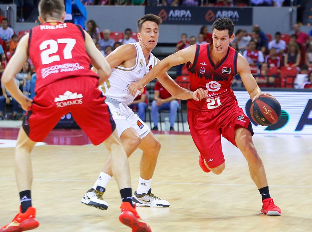 #DEPORTES .<a href="/BasketZaragoza/">BasketZaragoza</a>: hay equipo, defensa y desparpajo arainfo.org/?p=186116 Los rojillos vencen al Real Madrid (72-63) en el memorial José Luis Abós de presentación de la temporada. Crónica de <a href="/jocasas78/">Juan Ortega 🇵🇸</a>  #ZaragozaIsBack🦁