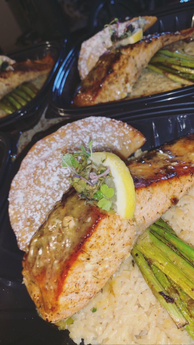 RichHomieQuaSp's tweet photo. #Entree:
Pan Seared Lemon Dill Salmon
Bed of Rice
Asparagus
#SaladofChoice: Seafood Salad
#Desserts: Fried Apple Pie
#Beverage: Tropical Lemonade
Provided by @darlaskitchen215
#DinnerEnBlanc #2019 #Dinner #4coursemeal #salmon #asparagus #ricepilaf #applepie #sitandeat https://t.co/mC0ZV6u6mS