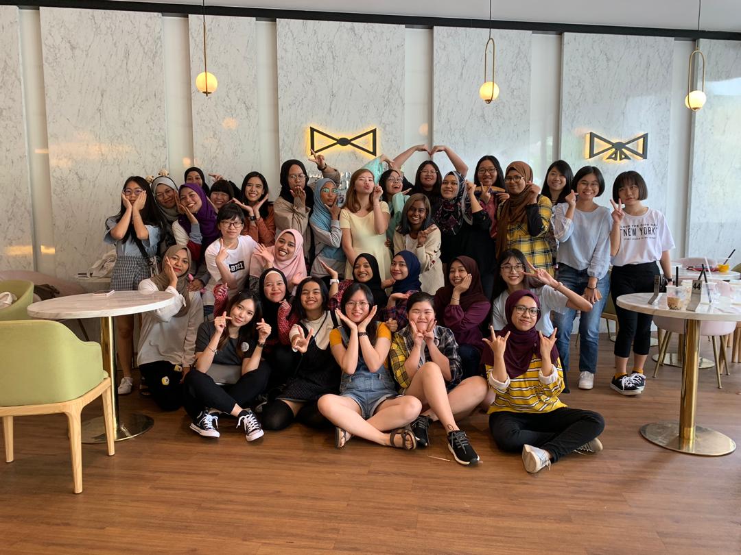 teawithminsuga's tweet photo. Lovelies 💕
#GoldenMoonInMY #GoldenMoonInPG https://t.co/igm3fFz64h