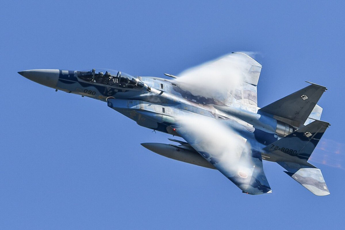 foo_1224's tweet photo. 1年ぶりの小松基地！
本日は予行、
ブルーインパルスにアグレッサー、
そしてアメリカ軍のF-16も！

#小松基地 #小松基地航空祭 #小松基地航空祭2019 
#ブルーインパルス https://t.co/jafyOi6x5C