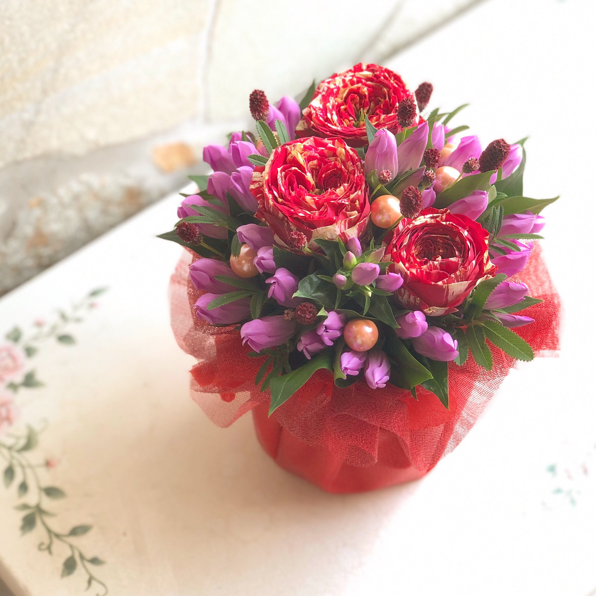 Florist Takahiro 花屋 Yasacihana やさしいはな 洒落たバラに 秋の香りづけ バラ リンドウ 花のある暮らし 花のある生活 植物のある暮らし 福岡花屋 花の写真 花好きな人と繋がりたい 花 福岡 花屋 おしゃれ フラワーアレンジメント 花の
